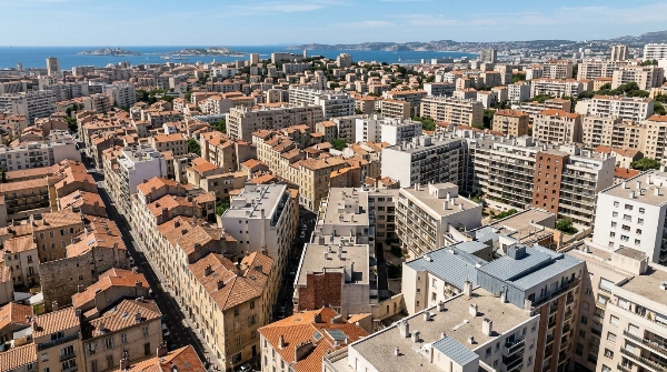 Immeubles de copropriété à Marseille vus du ciel